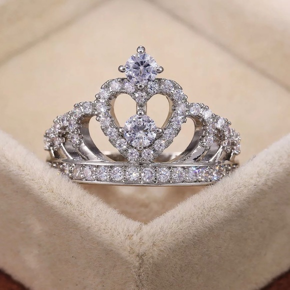 ✨Crown Ring✨ - Picture 6 of 8